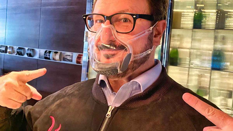 Alex Lightman, Readcliffe Healthcare CTO, shows off an early production version of the LEAF clear mask.