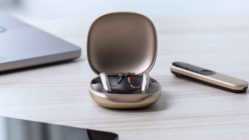 Phonak Slim Lumity with Roger On accessory.