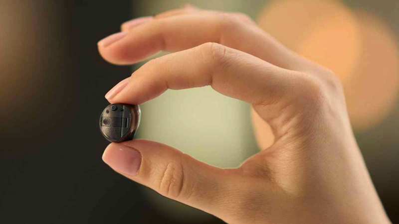The ReSound ITC wireless hearing aid uses a size 312 battery that supplies about 8 days worth of power.