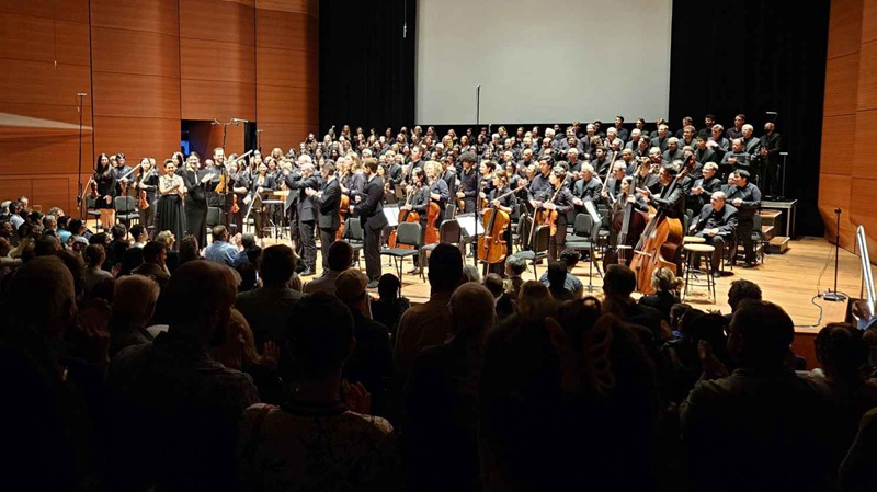 The performers get a standing ovation at the end of the sold-out show. Source: Andrew Bellavia